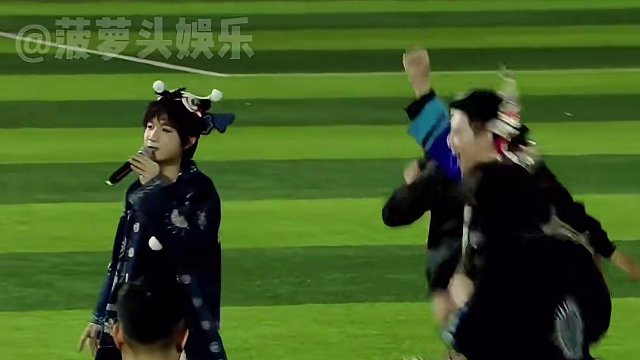 #水木年华村超带万人蹦迪 #贵州村超 #水木年华  好幸福的观众，打工人想请假回贵州了…