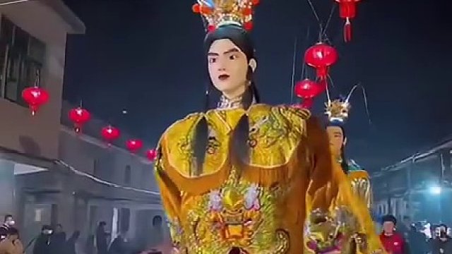 云南又站上“癫疯”！“打歌舞”硬控全球，老外扛起音响就是跳！#福建游神 #云南打跳 #打歌舞#英歌舞