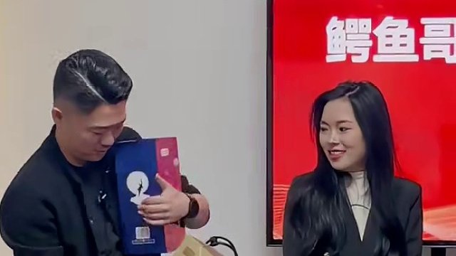 粉丝见面会中的显眼包#鳄鱼养殖场 #鳄珍鳄鱼酒