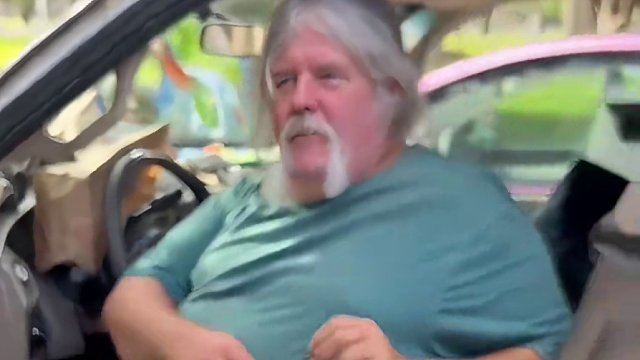 街头测试，百万富翁街头测试流浪汉。#街头测试 #街头挑战