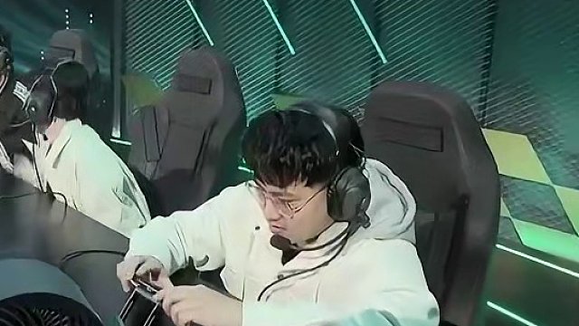 【公开赛S4第三日】车队道具淘汰赛第一场第二轮
泊魂登临极境 vs 同心雅诗大队
第五局：因特拉肯 