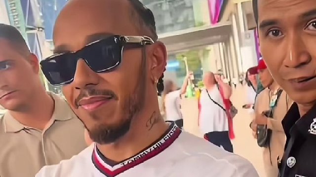 老汉这是典型的身在曹营心在汉了吧～真就是一个敢递一个敢签啊～#f1 #法拉利 #汉密尔顿 #梅赛德斯