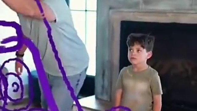 男子给儿子手绘一台车，这操作简直太厉害了！#看一遍笑一遍 #老外真会玩 #这操作都看傻了 #沙雕老外