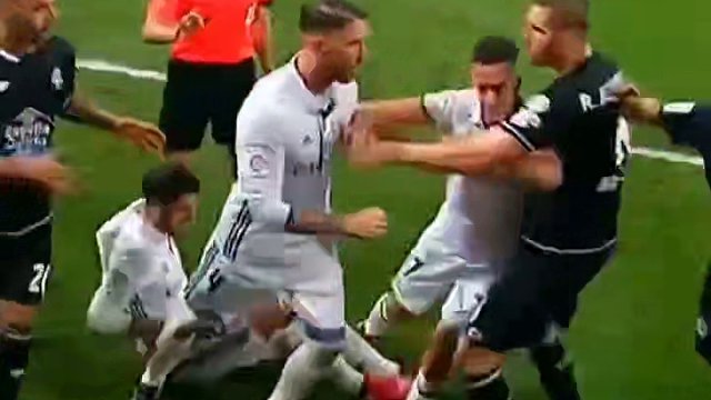 让对手锋线闻风散胆的人#足球