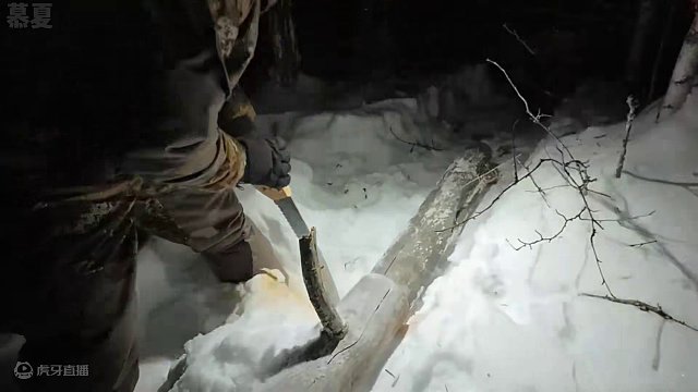 谁能拒绝在睡前看上一集超解压的沉浸式 #雪天露营  呢？