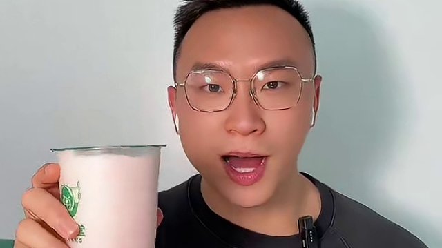 益禾堂这杯草莓奶冻也太多料了吧#益禾堂#益禾堂新品 #春日初恋感拿捏了 #这杯粉嫩我先拿下了 #春日