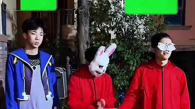 蒙面人偷拿盲人美食，结果能量全部消失了！#看一遍笑一遍 #万万没想到 #这操作都看傻了 #老外真会玩