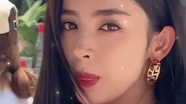 是在人群中一眼能看到的程度啊 #古力娜扎 #泰国 #娱乐评论大赏