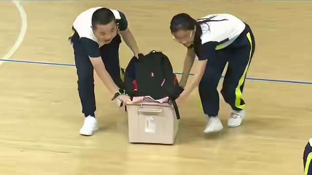 新课标体育课小学体育田径（负重跑）加体能课课练，用书包上的一节体育课#体育课 #体育老师#体育教学#