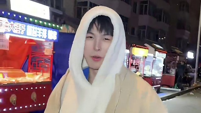 阿疯在东北体验铁锅炖自由 没想到被上课了#铁锅炖  #东北 #哈尔滨 #妈呀太香了 #美食趣胃计划