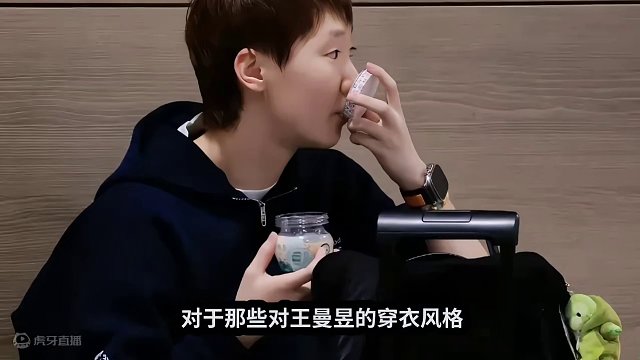 王曼昱穿衣遭质疑：运动员审美自由应受尊重#乒乓 #国乒 #王曼昱 #穿衣自由 #尊重别人就是尊重自己
