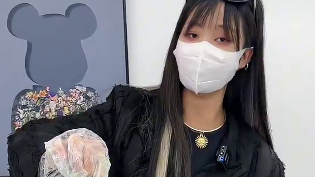 挑战爆改重庆发型素人改造
今天改造的是一个M型发量及少的重庆小哥，改造完太帅了吧，又到一年一度的染发