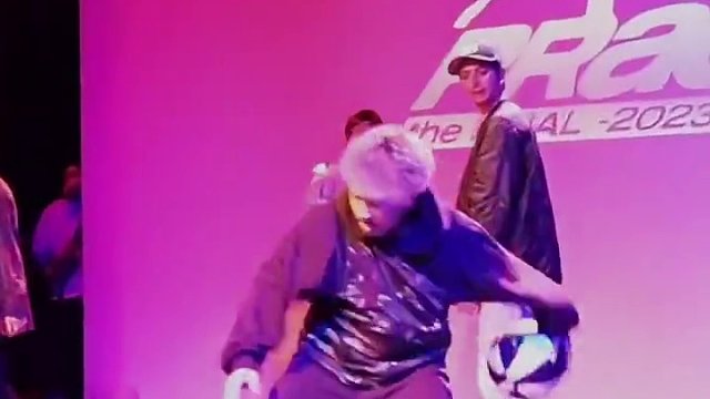 回复 @离开有你的季节的评论 
世界冠军@武口寻慈ZiNEZ_花式篮球 同台花式Freestyle是