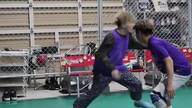 回复 @张不泉的评论 街球手在美式单挑拿球说话时间：
1⃣️LostBall→前追触球→近投打板终结