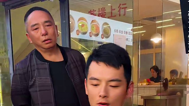 目标2斤的律师来挑战一斤豌杂面，竟然还想要破记录？#重庆美食 #这一碗好过瘾 #重庆小面