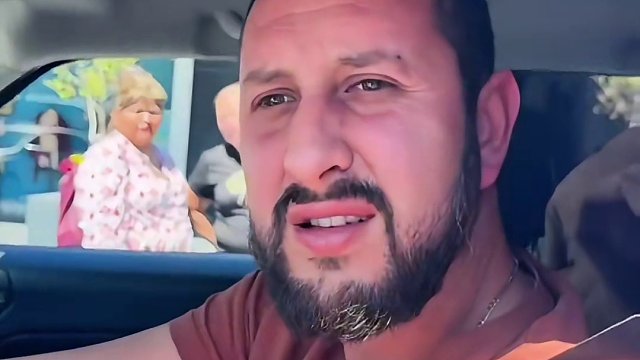 街头挑战，燃烧的汽车！#街头挑战 #老外真会玩