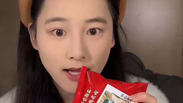 好久都没有吃巧克力派啦 今天又是阴雨天 不过还好我昨晚睡眠很足够 今天很有活力～#女大学生日常生活 