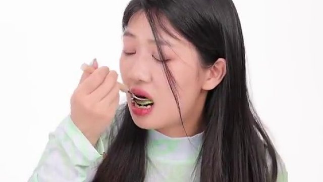 “沉浸式系列”开启！被抹茶硬控了一分钟#抹茶 #沉浸式 #贵州特产