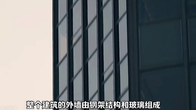 男子不带任何防护，攀爬巴黎最高大厦
