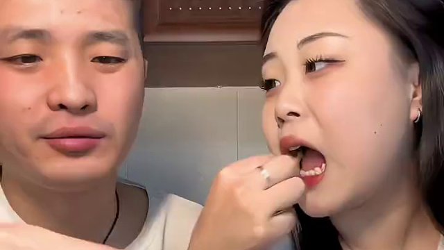 #奇葩美食 #情侣日常 #测评 #春日好食光 #洋辣子