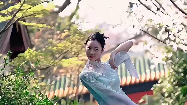 《清明雨上》窗透初晓，日照西桥
原创