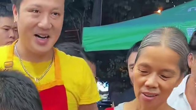 重庆大哥挑战10碗爆辣辣辣辣辣辣~阿姨血亏5000块~#螺蛳粉