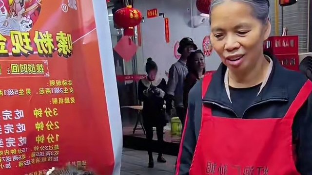 山西美女扬言要2分钟吃完~你觉得他能成功吗？#螺蛳粉