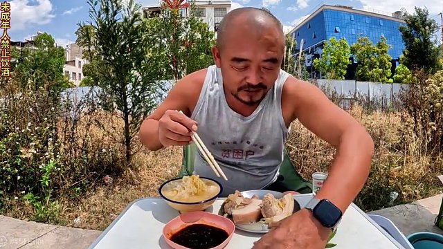 沙和尚晚餐两块大肥肉，但是吃的太痛苦啦，怎么回事呢#户外美食 #户外生活 #户外野炊 
