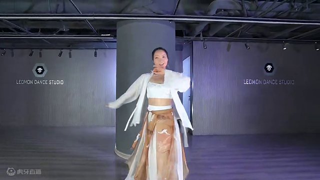 #原创编舞 #戴萍编舞 #朱鹮 这个音乐太美啦！壮胆编一个♥️♥️♥️