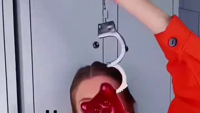 把软糖融化在西瓜皮里，这操作简直太牛了！#看一遍笑一遍 #万万没想到 #意想不到的结局 #老外真会玩