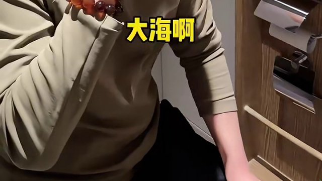 它来了它来了，千呼万唤的小绿它终于又来了！记得定好明天的闹钟，千万别错过啊！