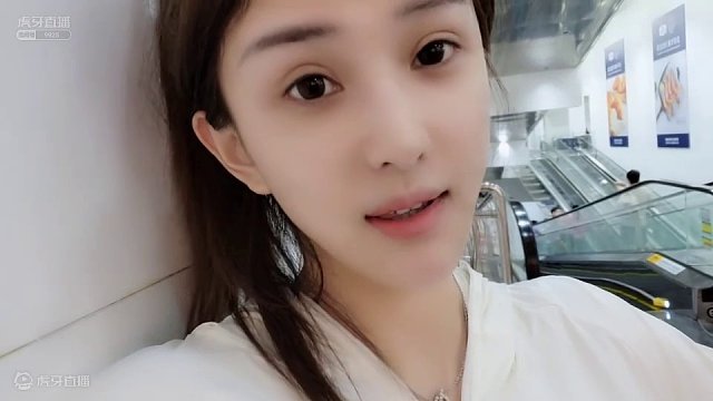 【皮皮宝宝】她们喝酒跟喝水一样，我就不行喝半瓶就晕！