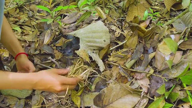 夏天即将来临，建造配备泳池隐蔽的地下庇护所 #荒野建造 #野外建造 #庇护所