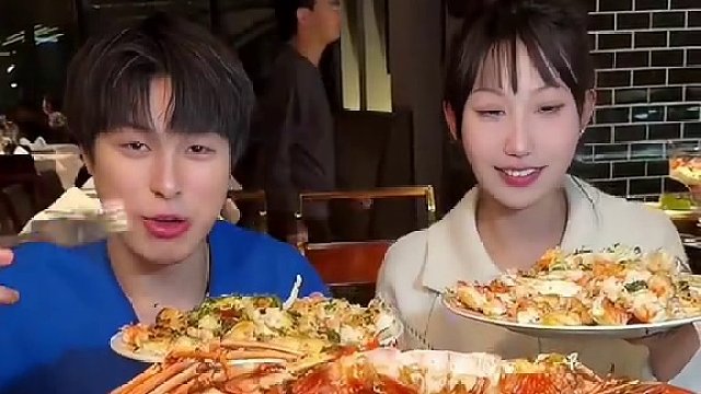 阿疯半饱联手盘580一位巴西龙虾自助 100只狂破纪录#自助餐的正确吃法 #自助餐 #龙虾 #巴西烤