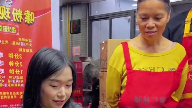 桂林美女挑战3两螺蛳粉~势必要拿5000奖金~#螺蛳粉