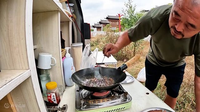 沙和尚大厨用云南豆腐东北做法，没想到太香了，酱牛肉都不吃啦#户外美食 #户外野炊 #户外生活 