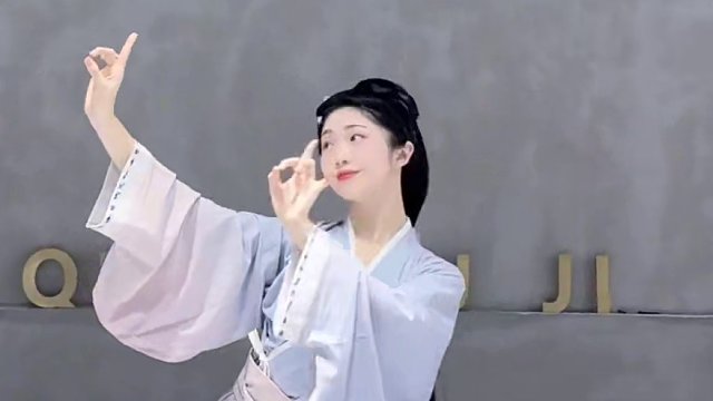 “树上的鸟儿成双对，我不愿官人皱着眉”#古典舞 #原创 #古风 #国风舞蹈 #天仙诉