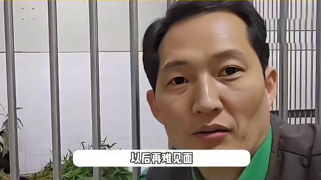 福宝回家了，韩国民众冒雨送别哭惨，饲养员宋爷爷泪崩被嘲是演戏