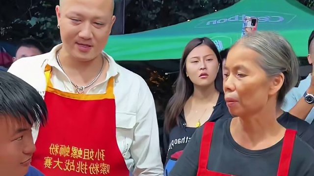 帅哥要3分钟吃完这10碗爆辣辣辣辣辣辣辣~阿姨血亏10000块~#螺蛳粉