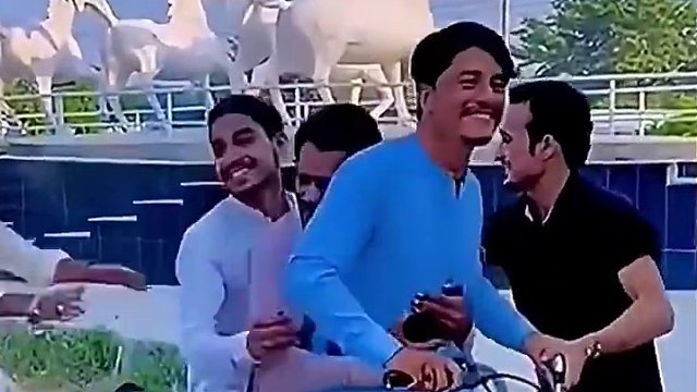 搞笑配音：这美女一看就是老手啊…一个比一个搞笑