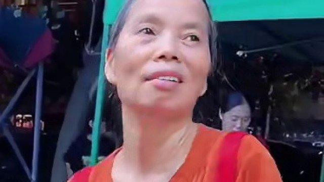 贵州美女挑战10碗爆辣辣螺蛳粉~阿姨血亏2000块~#螺蛳粉