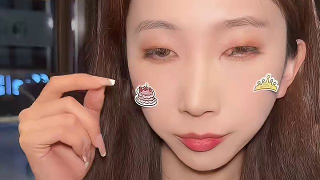 任意两款饮品11.9就能拥有联名贴纸哦～#瑞幸labubu联名 #瑞幸咖啡 #瑞幸咖啡生椰拿铁 #仙