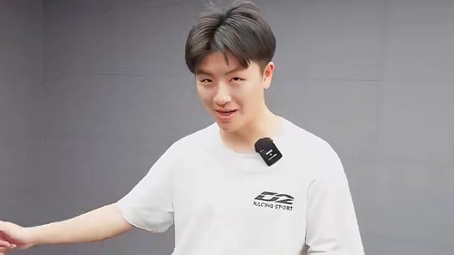 一台十万的车你会选哪台？！ 
#廖洋玩车 #赛车手 #赛车手日常 #TWR #d2