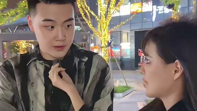 福州路偶遇惨男 这男的真惨#街头采访 #清纯男高 #随机折磨一位路人 #网红酒吧打卡 #素人采访