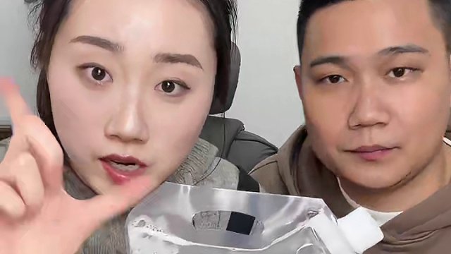 ”豆汁儿“真的这么难喝？#情侣 #老北京豆汁儿 #挑战