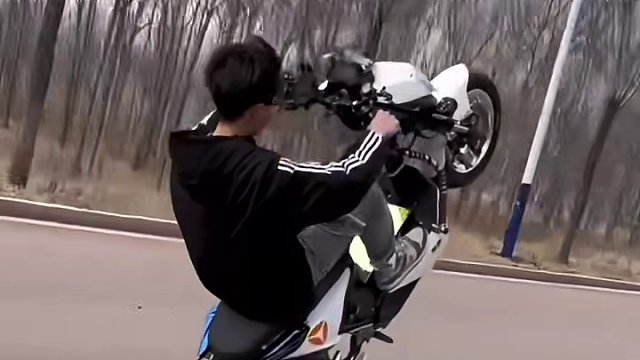 盘点爆改电摩老大都穿什么鞋？