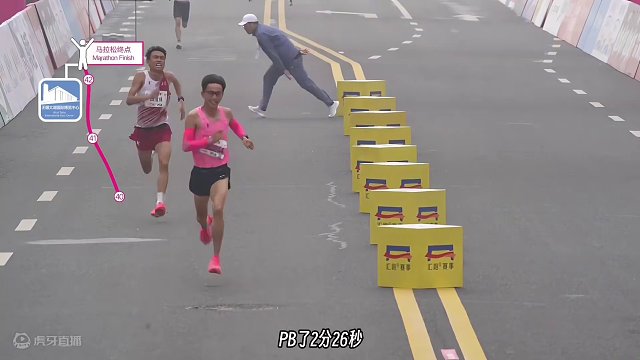 洪跃，冲破茧房的黑暗，迎来人生的蜕变 #2024无锡马拉松 #洪跃 #潘素芳 #马拉松 #哈跑圈 #