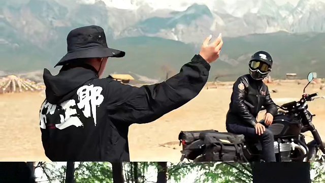 不是吧！谁家复古车这么拍啊？？ 高金GK1200穿越版拍摄花絮#GK1200穿越版 #拍摄花絮 #机