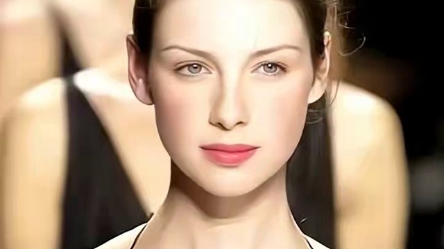 轻松get超模清冷高级妆，仙女下凡也不过如此！#如何拥有超模妆容 #穿上我爱的香 #Hello时尚季