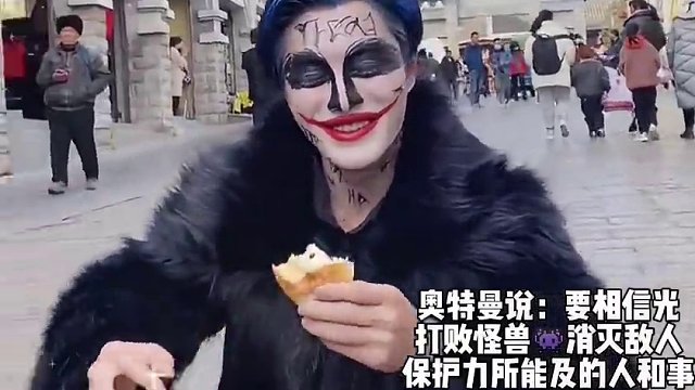 盘点那些来自陌生人暖心的瞬间，这世界破破烂烂，但是总有人在缝缝补补，被陌生人的善意感动，很暖很暖…